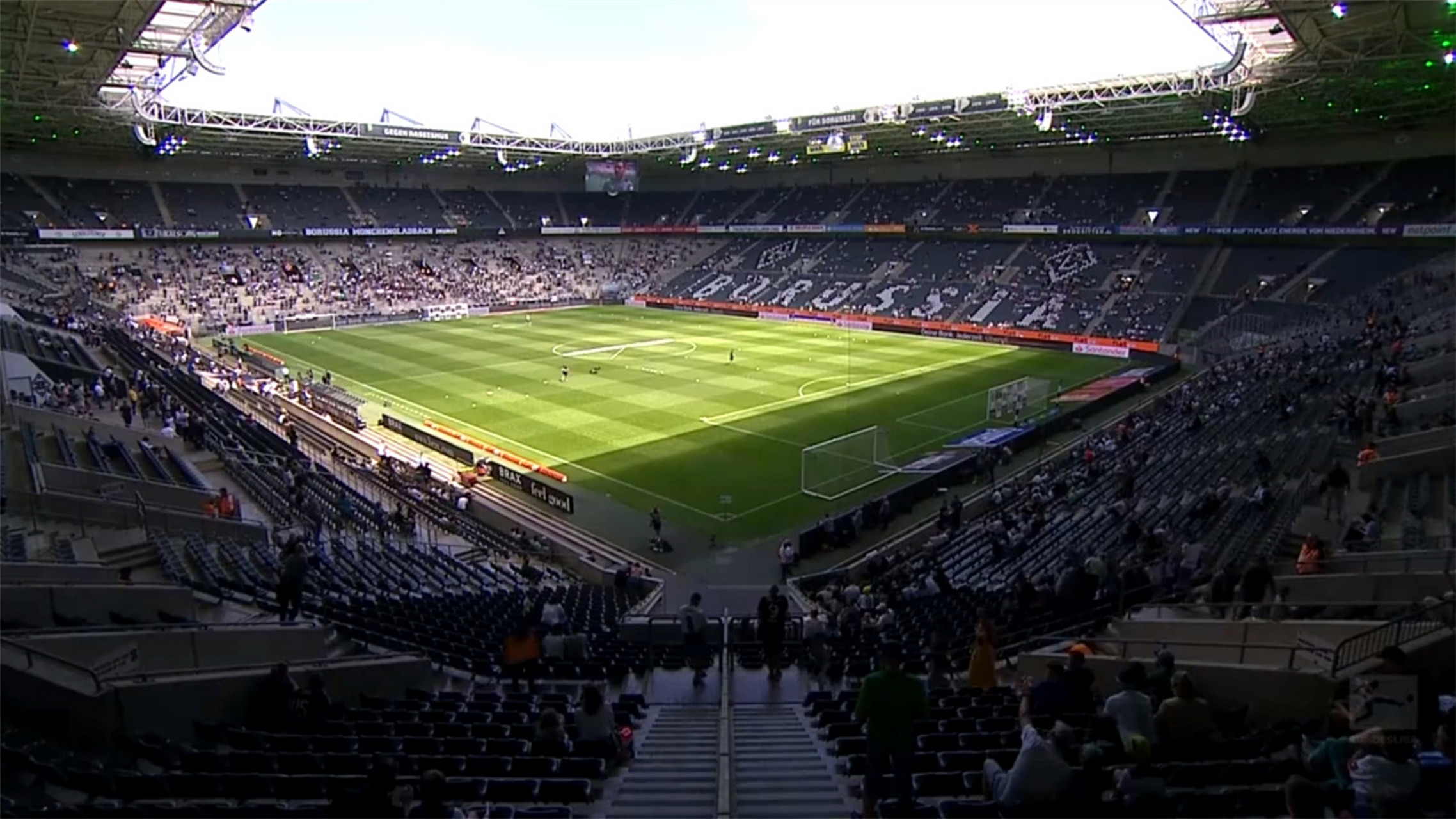 关于沙尔克主场平局,德甲保级形势略显稳定的信息 关于沙尔克主场平局,德甲保级形势略显稳定的信息