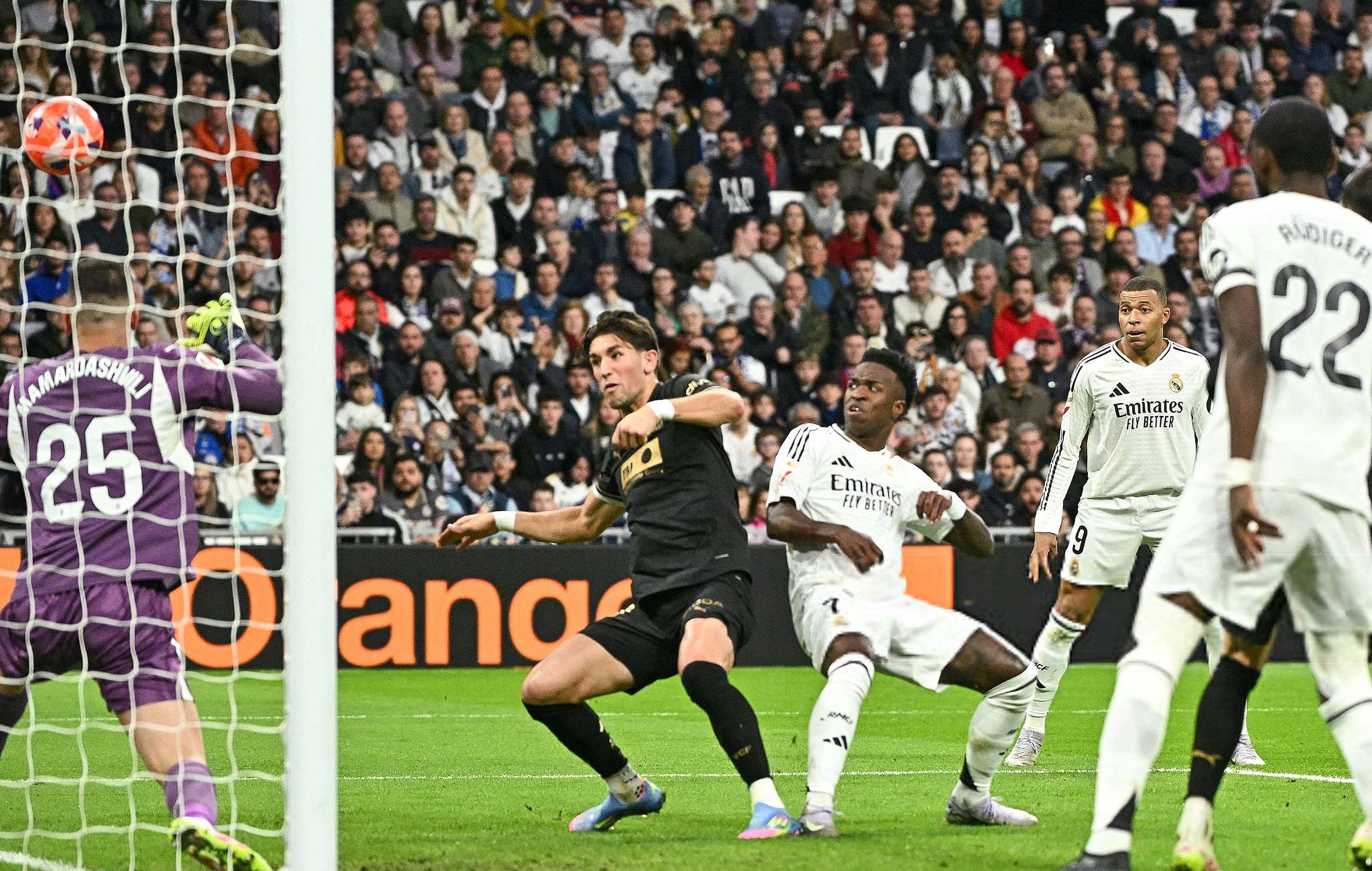 皇马主场连胜,瓦伦西亚遭遇惨败! 皇马主场连胜,瓦伦西亚遭遇惨败!