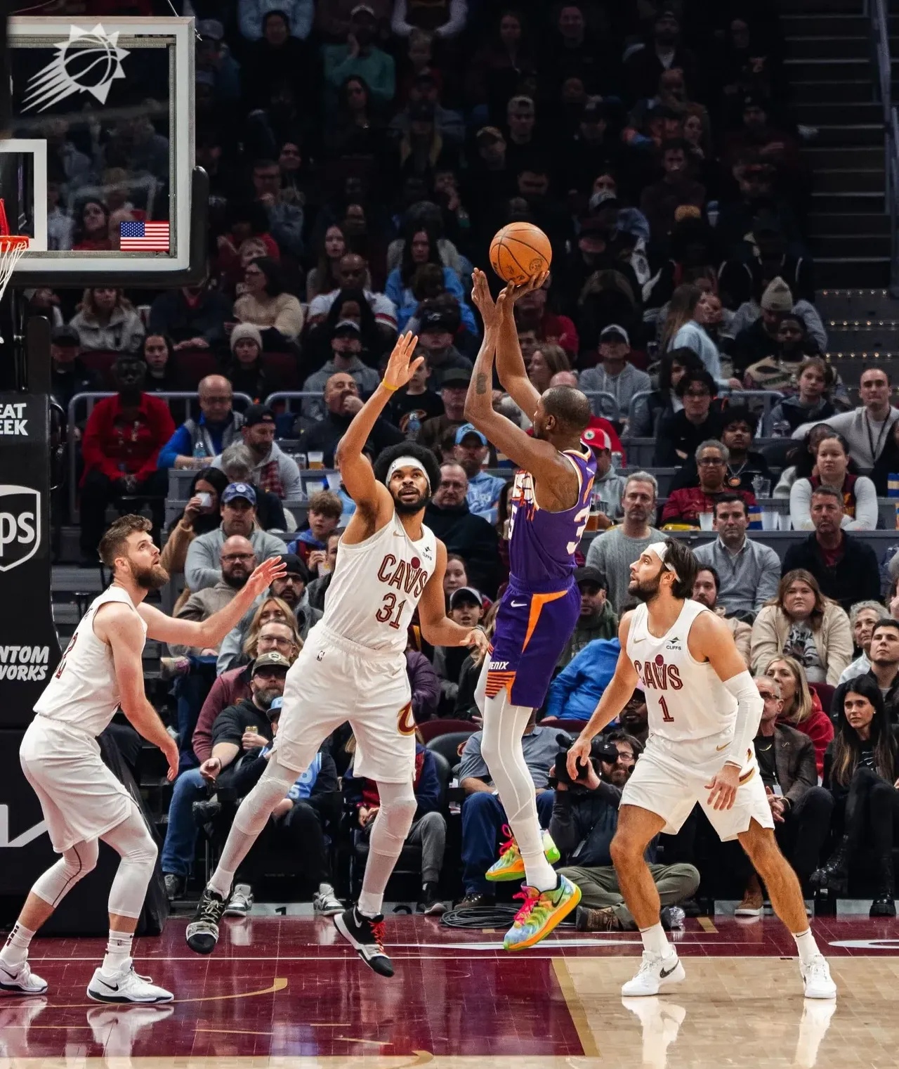 开云体育app-太阳艰难战胜尼克斯，继续保持强势