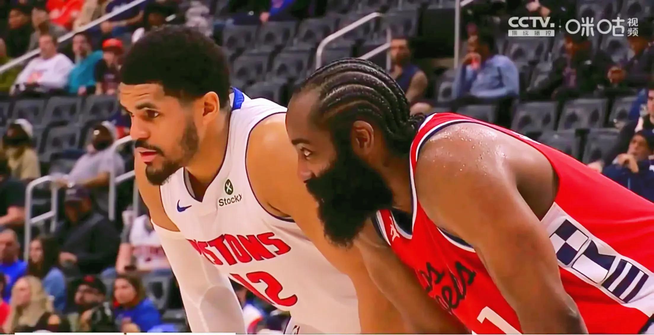 快船客场不敌森林狼,遭遇两连败 快船客场不敌森林狼,遭遇两连败