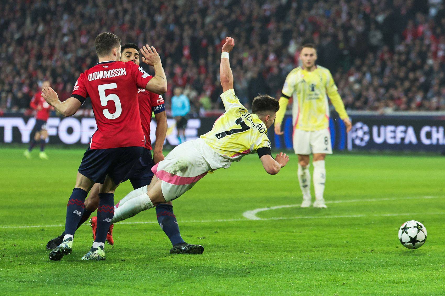 雷根斯堡一球晋级,欧冠比赛取得突破的简单介绍 雷根斯堡一球晋级,欧冠比赛取得突破的简单介绍