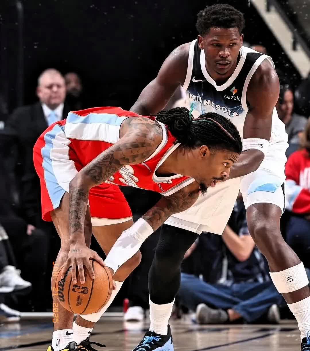 灰熊客场大败,连败之苦难言的简单介绍 灰熊客场大败,连败之苦难言的简单介绍