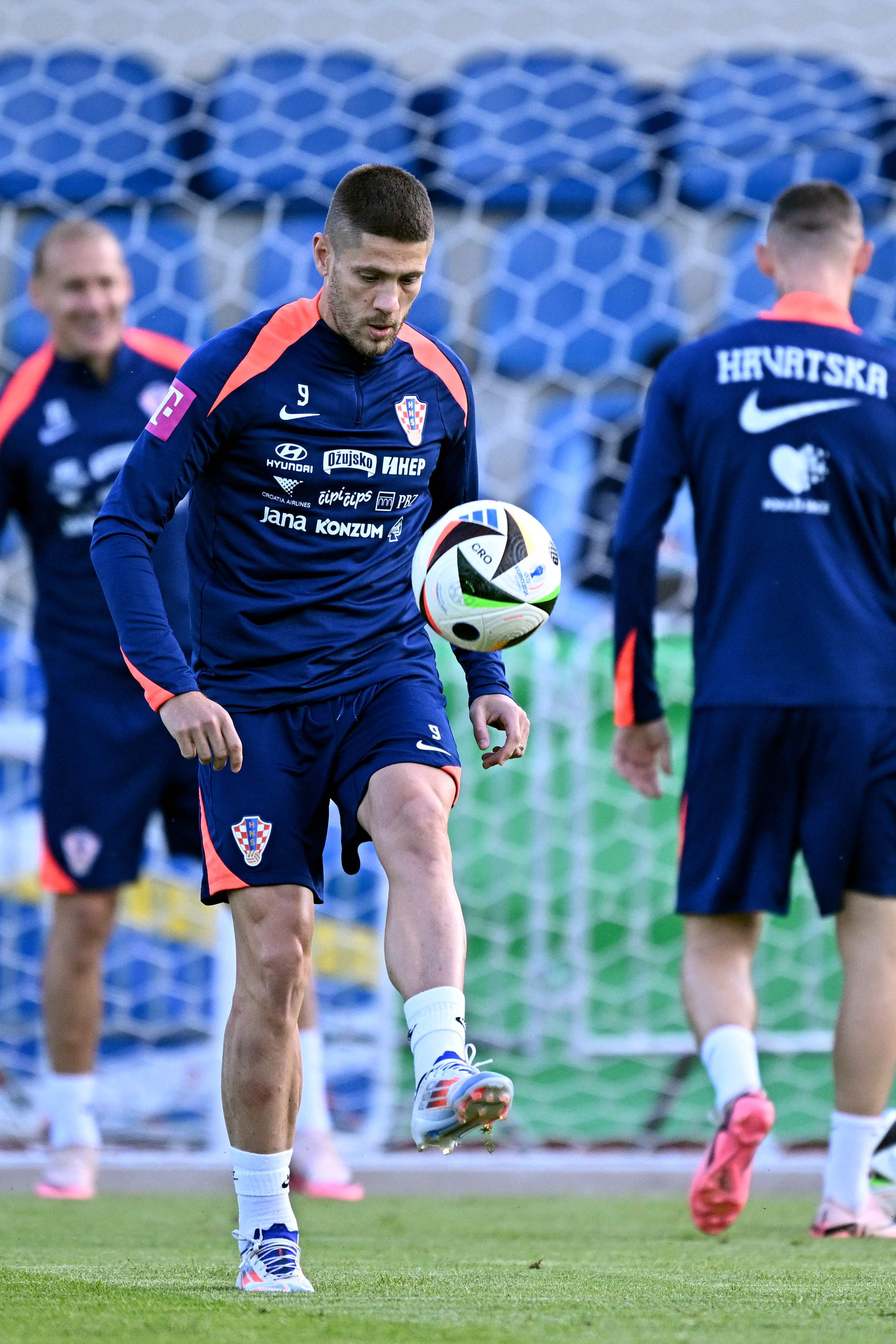 开云体育在线-包含克罗地亚队在比赛中迎来惊艳逆转，力压对手获胜的词条