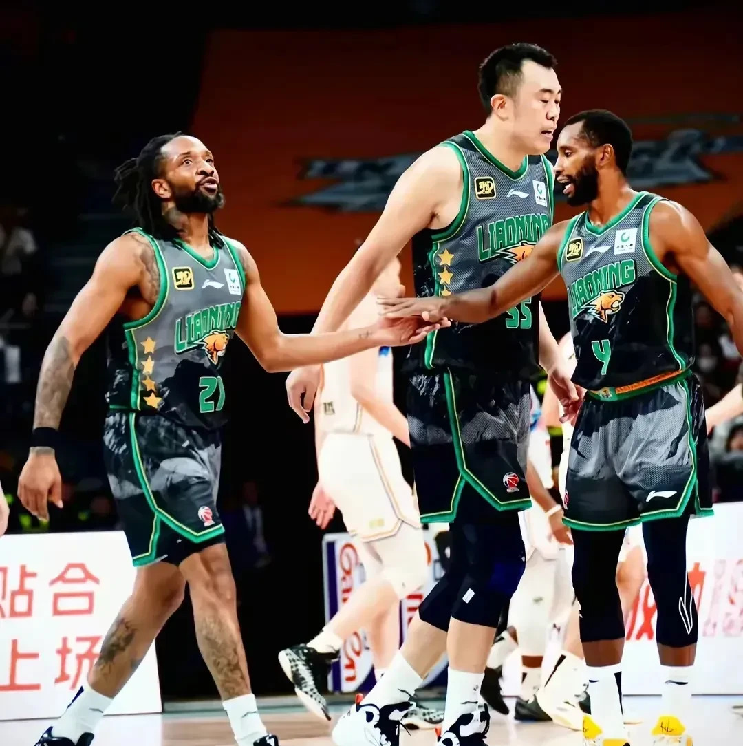 包含东北队于福建队交锋，胜利尽在掌握之中的词条