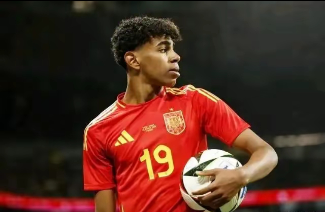 阿尔及利亚运动员势不可挡，向前冲刺的简单介绍