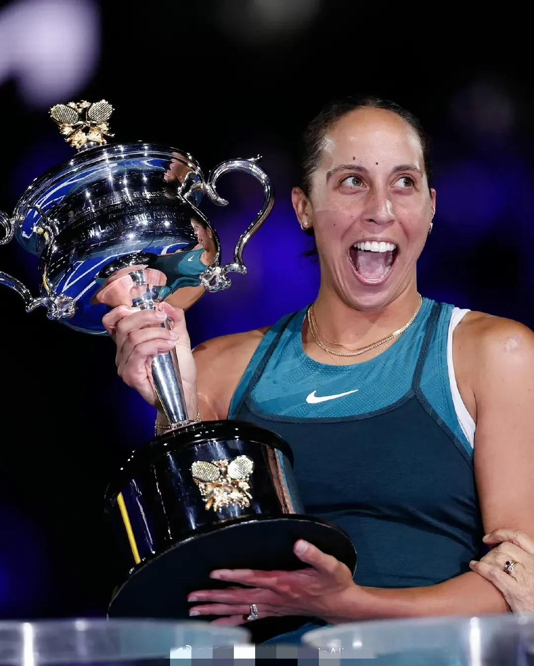 开云体育入口-美国运动员惊艳表现，逆袭夺得冠军称号