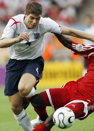 英格兰足球协会:我国职业联赛不会用脚踢外交 英格兰足球协会:我国职业联赛不会用脚踢外交