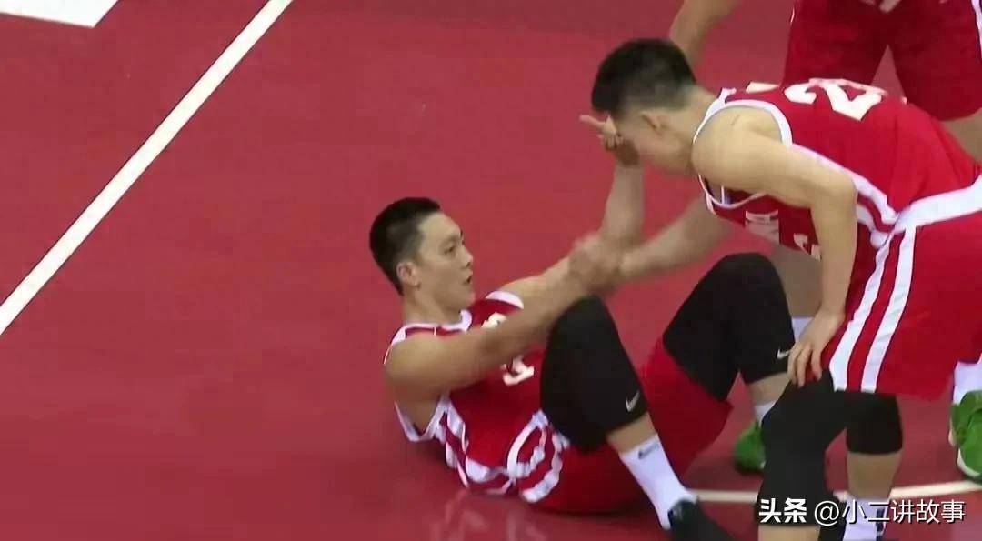 球队防守操作失误频频,防线攻破不堪一击 球队防守操作失误频频,防线攻破不堪一击