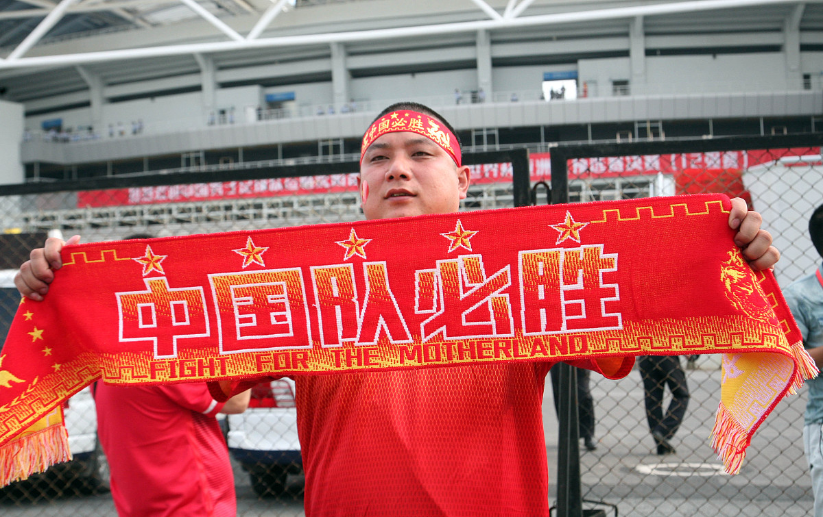 紧张而激烈的对抗,看谁能在赛场上闪耀光芒? 紧张而激烈的对抗,看谁能在赛场上闪耀光芒?