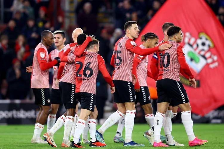 开云体育官网-曼联胜算大增，英超称霸调查待见分晓的简单介绍