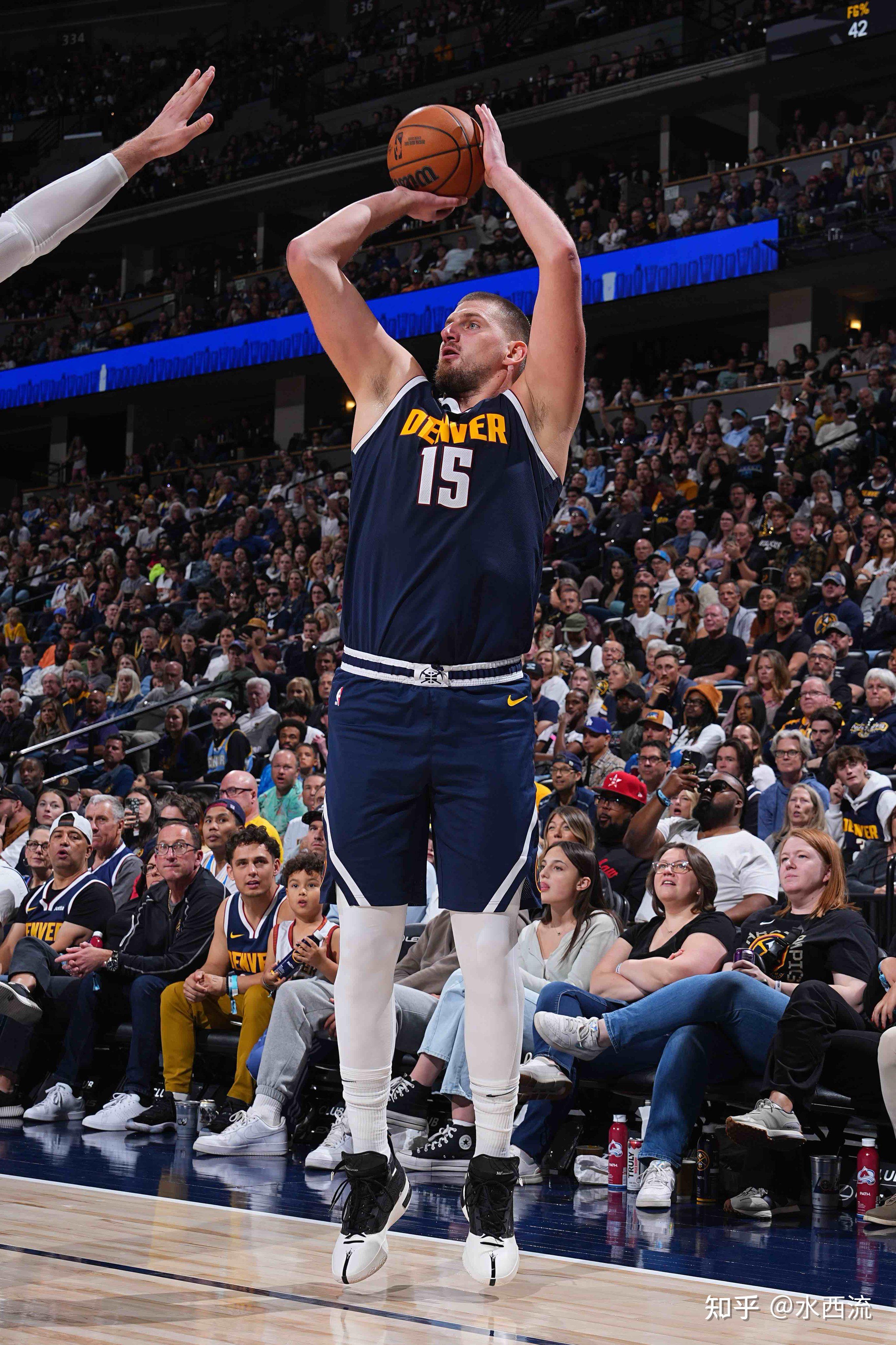 快船逆转掘金,取得系列赛领先 快船逆转掘金,取得系列赛领先