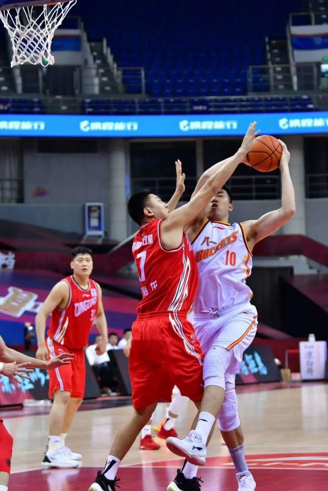 开云体育在线登录-南昌八一主场力克对手赢得关键三分